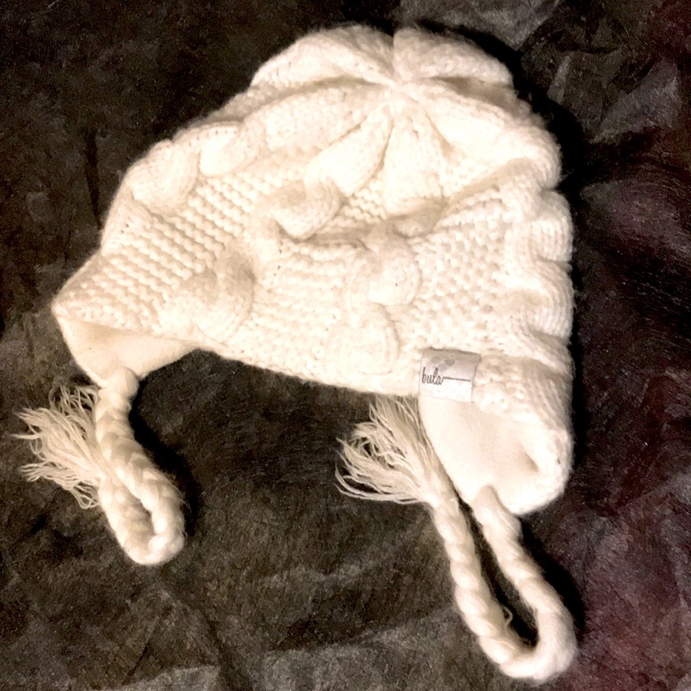 Bula snow beanie with chin ties